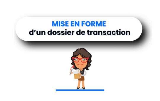 Agent immobilier préparant un dossier de vente immobilier complet avec documents obligatoires